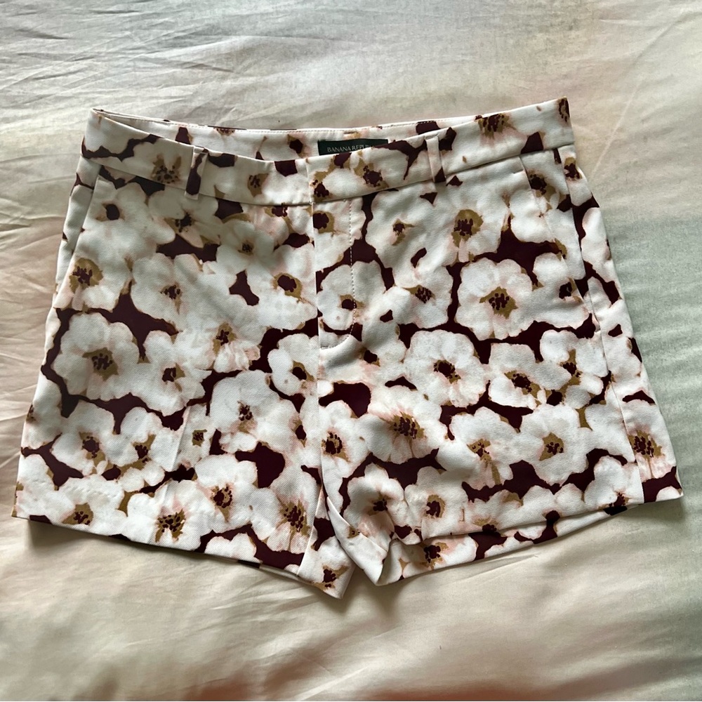 BRAND NEW! BANANA REPUBLIC Womens Floral Shorts Size 6